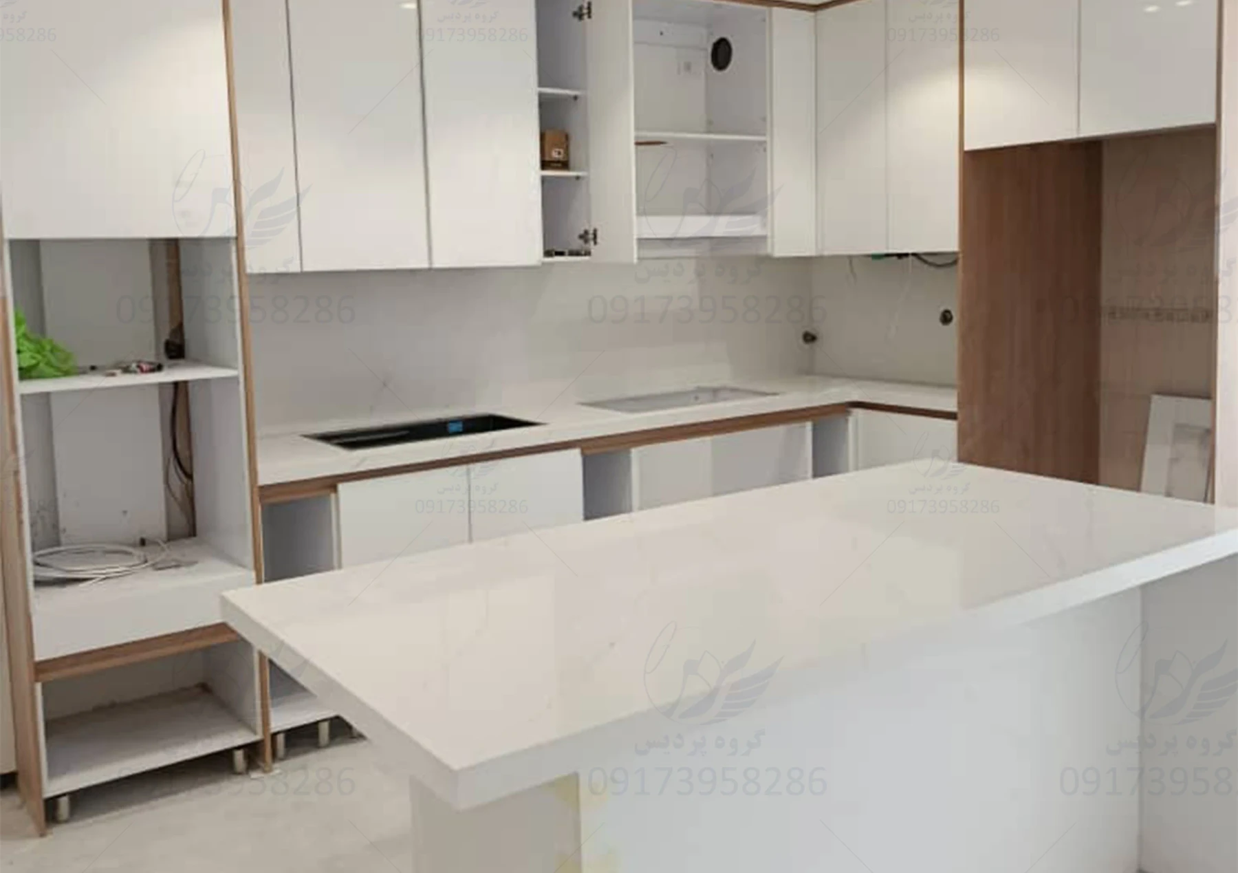 Totem 9121 Carrara Dora